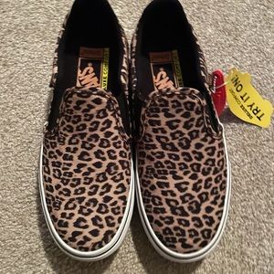 Vans off the wall women’s size 6.5 brand new!